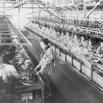 japanese-silk-factory in 1905